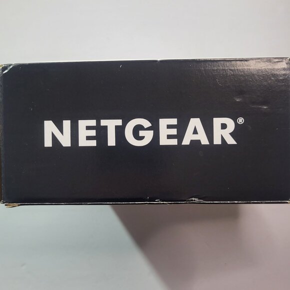 Netgear N600 WiFi Cable Modem Router 802. - Picture 6 of 7